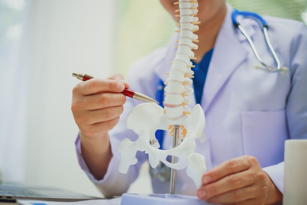Understanding Spinal Stenosis Symptoms and Treatment
